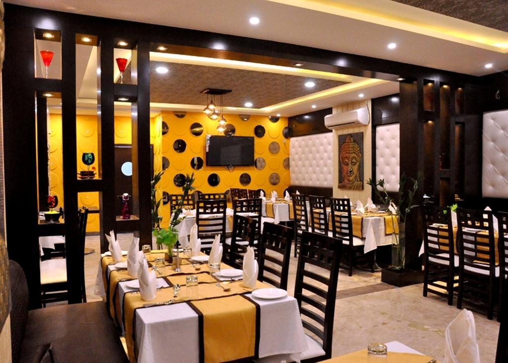 Bellevue Hotel Gwalior Exterior photo