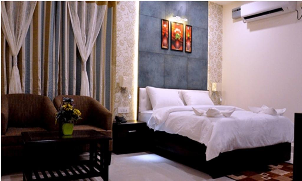 Bellevue Hotel Gwalior Room photo