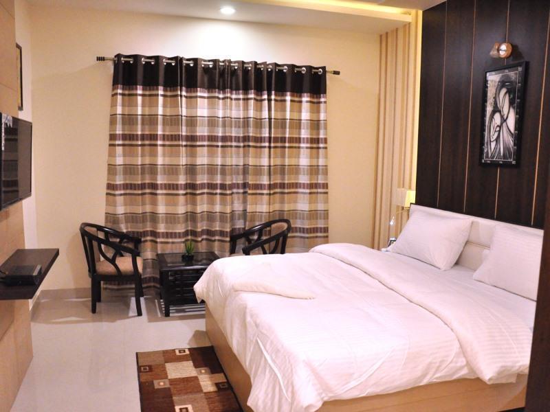 Bellevue Hotel Gwalior Exterior photo