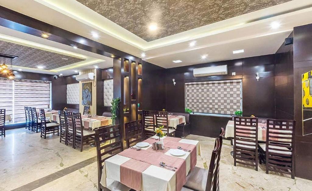 Bellevue Hotel Gwalior Exterior photo