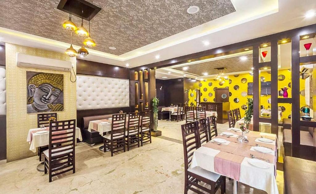Bellevue Hotel Gwalior Exterior photo