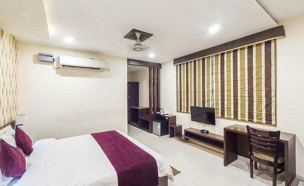 Bellevue Hotel Gwalior Exterior photo