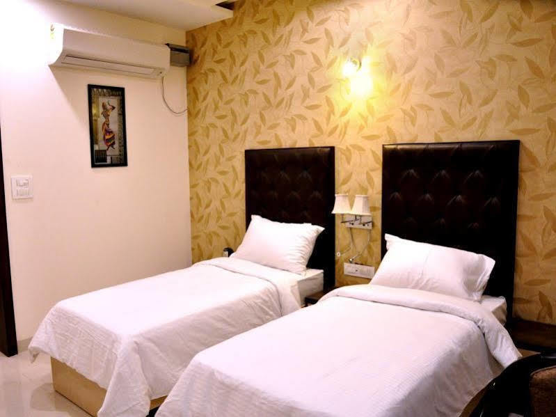 Bellevue Hotel Gwalior Exterior photo